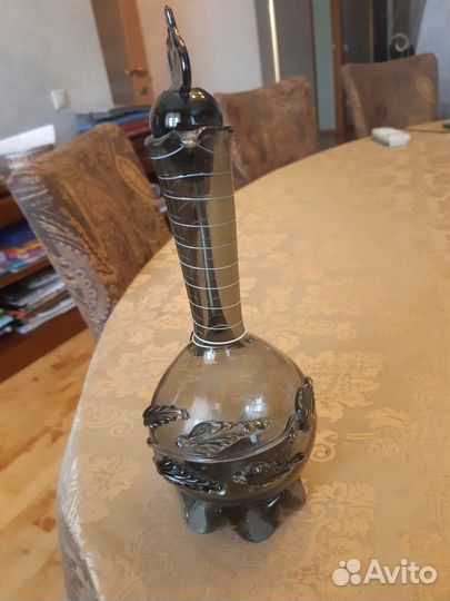 Кувшин декоративный из серого стекла