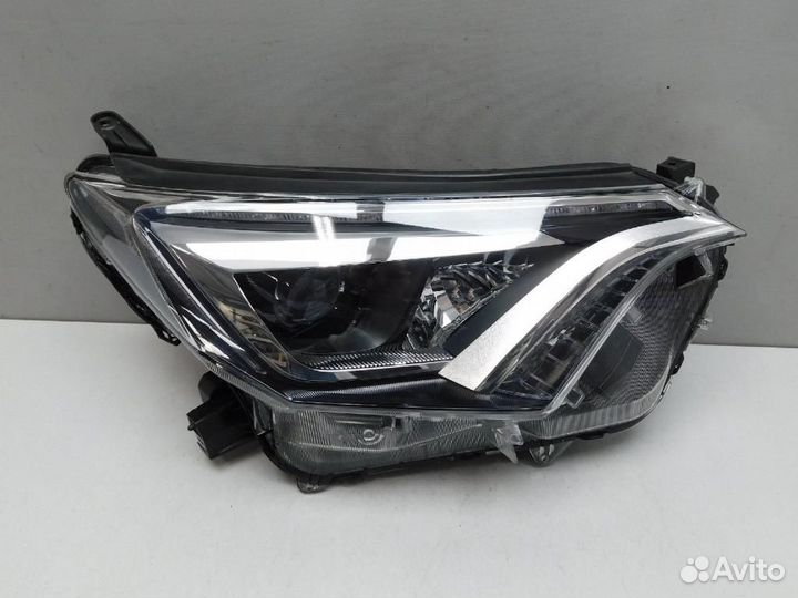 Фара правая Toyota RAV4