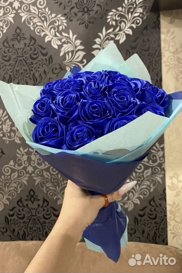 Розы из атласных лент