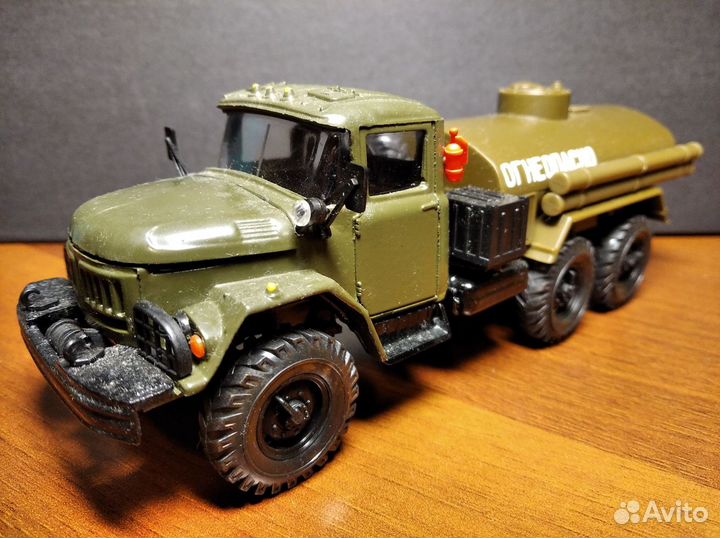 Модель автомобиля ЗИЛ-131 (бензовоз)