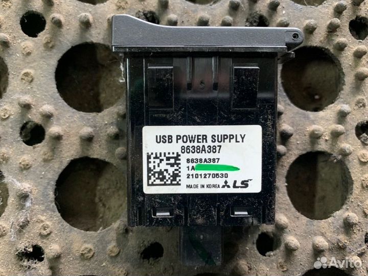 Розетка Mitsubishi L200 V рестайлинг 4N15 2021