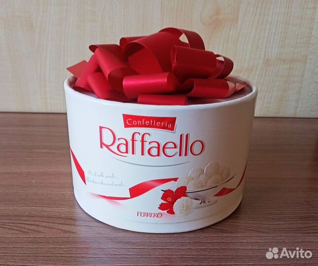 Коробка от Raffaello круглая подарочная