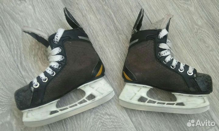 Коньки хоккейные Bauer размер 28