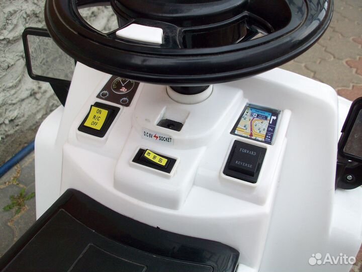 Машина детская электрическая с пультом Ду