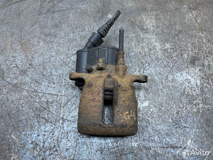 Суппорт тормозной задний левый Audi A6 универсал