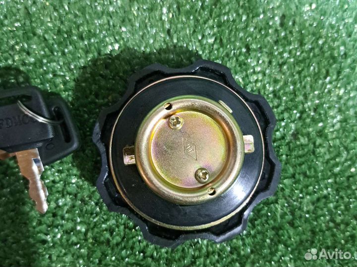 Крышка бака на мопед