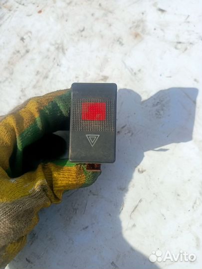 Кнопка аварийки Audi 80 B4