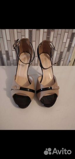 Босоножки новые