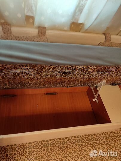 Мягкий кухонный уголок с местом для хранения