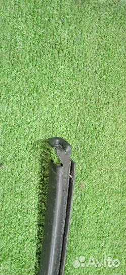 Направляющая стекла задняя правая Nissan Micra