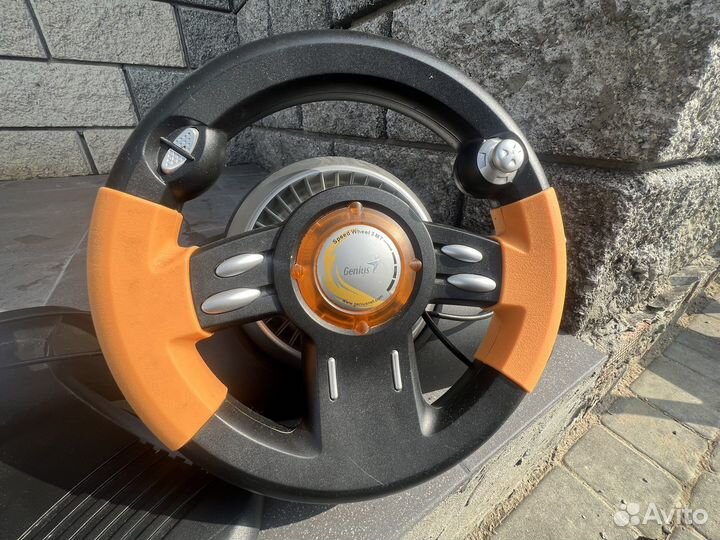 Игровой руль Genius
