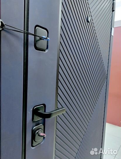 Дверь входная синяя