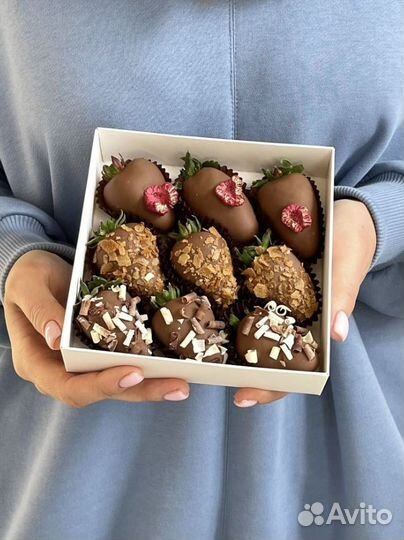 Букеты из клубники в шоколаде к празднику