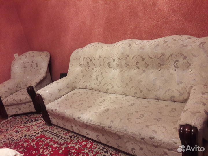 Продается диван с 2мя креслами