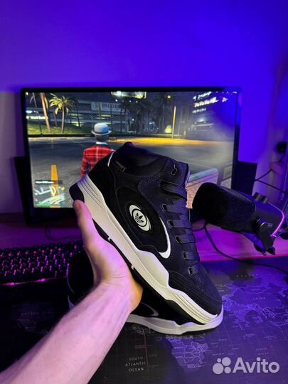 Кроссовки на зиму с мехом