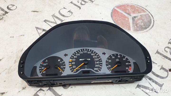 Панель приборов на Mercedes-Benz W202 C36AMG