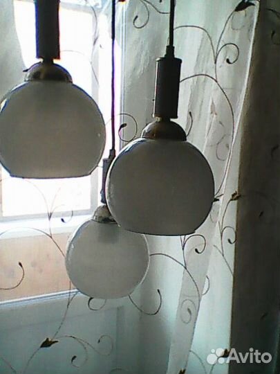 Светильник из 3-х стеклянных плафонов