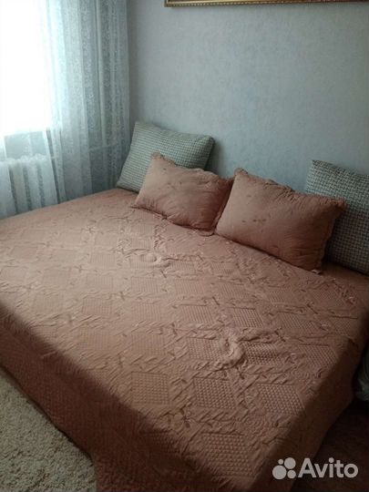 Покрывало с подушками