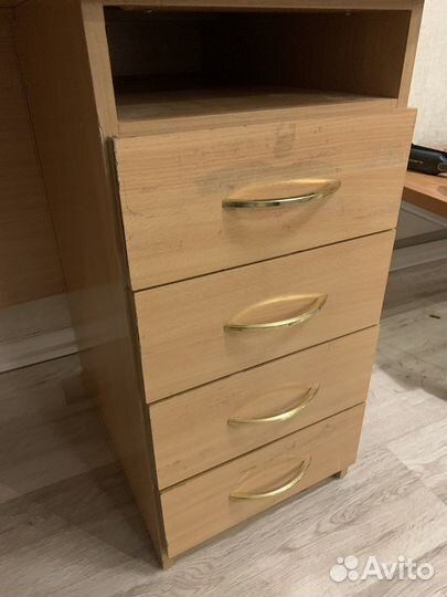 Компьютерный стол