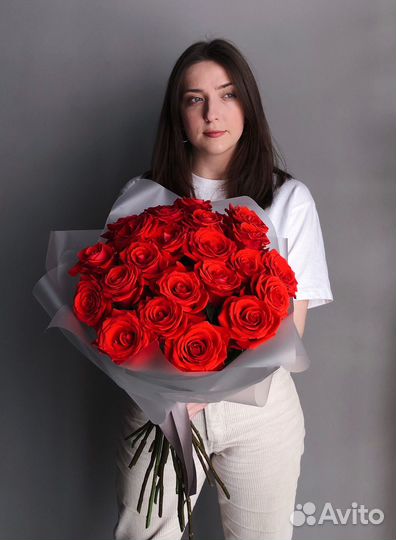 Шикарный букет из 25 красных роз с доставкой