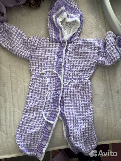 Кровать и детские вещи