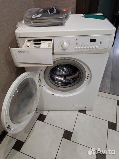 Стиральная машина Electrolux EWS 1105