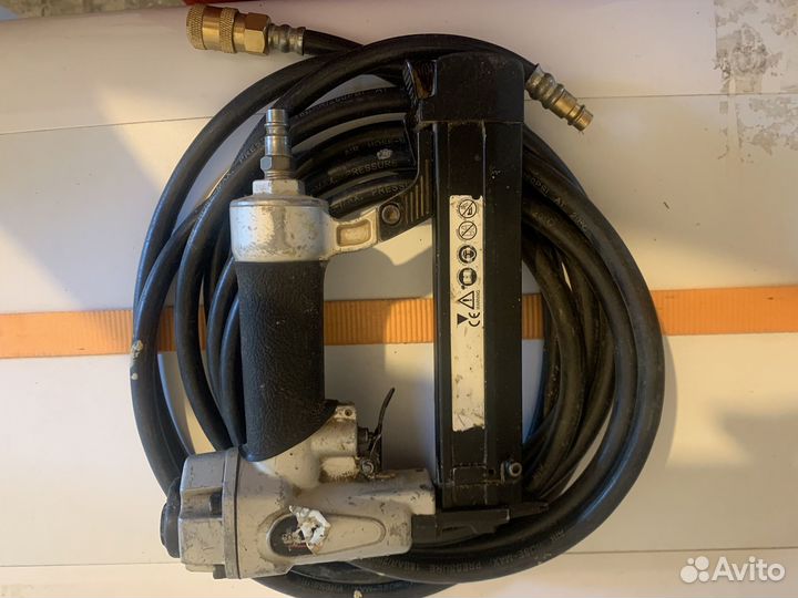 Нейлер шпилечник с компрессором