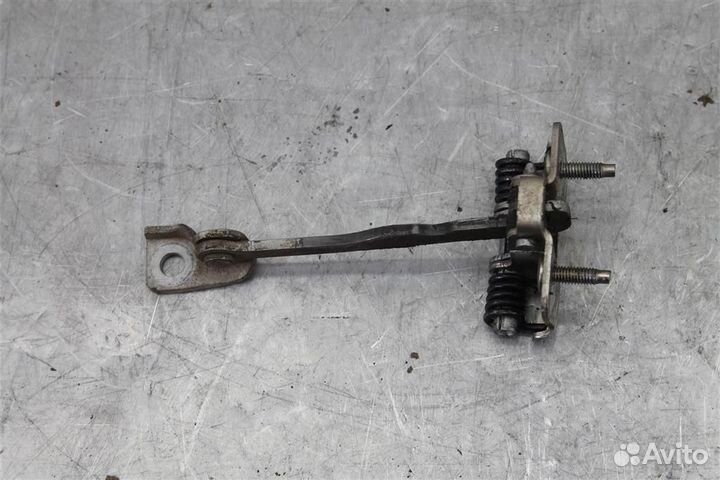 Ограничитель двери Renault Logan 2