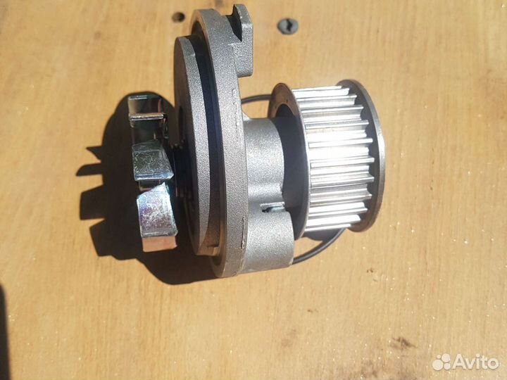 Помпа Опель Шевроле