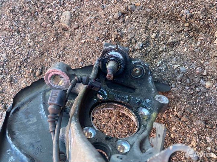 Кулак поворотный передний левый Audi Q7 4M