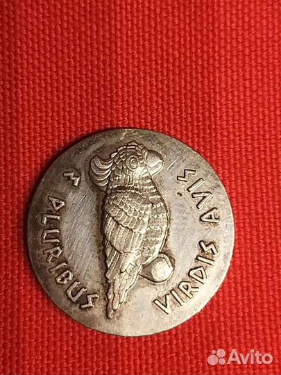 Монета зеленый попугай серебро высшей пробы