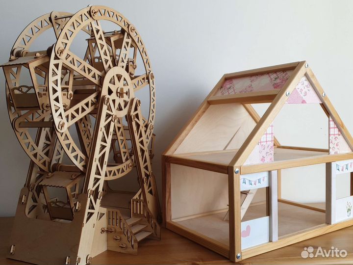 Игрушечный дом и колесо обозрения деревянные