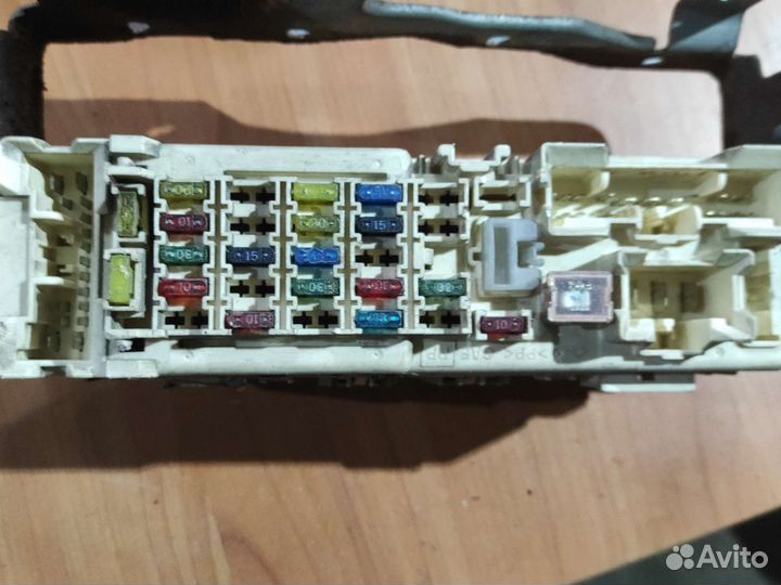 Блок предохранителей Mazda MPV lvlr