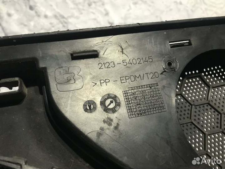 Накладка на стойку кузова Chevrolet Niva 2123 1.7