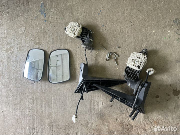 Элемент зеркала и крепления Chevrolet Niva