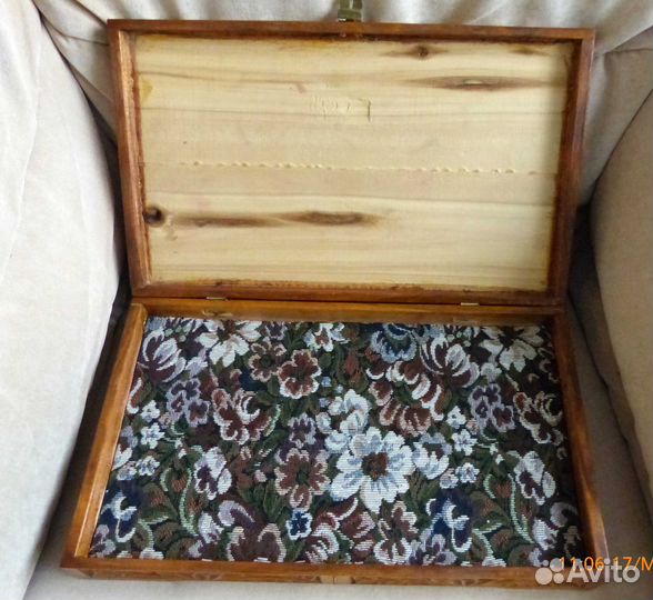 Деревянная резная шкатулка