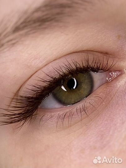 Модель на наращивание ресниц