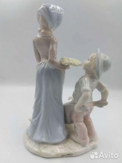 Композиционная статуэтка фарфор Европа