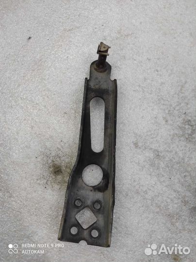 Кронштейн тяги кпп Opel Astra H
