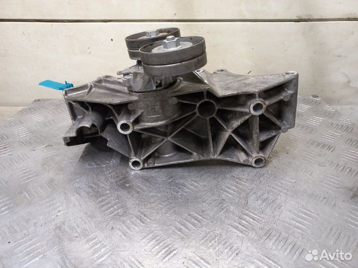 Кронштейн генератора Volkswagen Golf 4 1.6