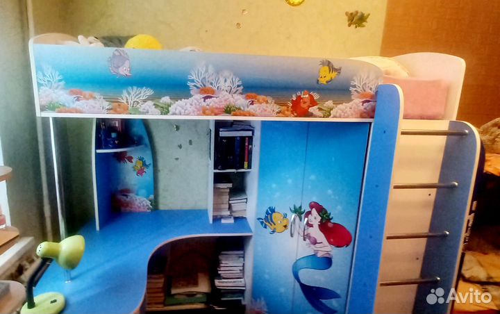 Кровать чердак со столом и шкафом