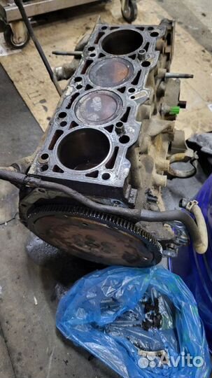 Блок цилиндров Ford Focus хэтчбек 2L zetec 2000