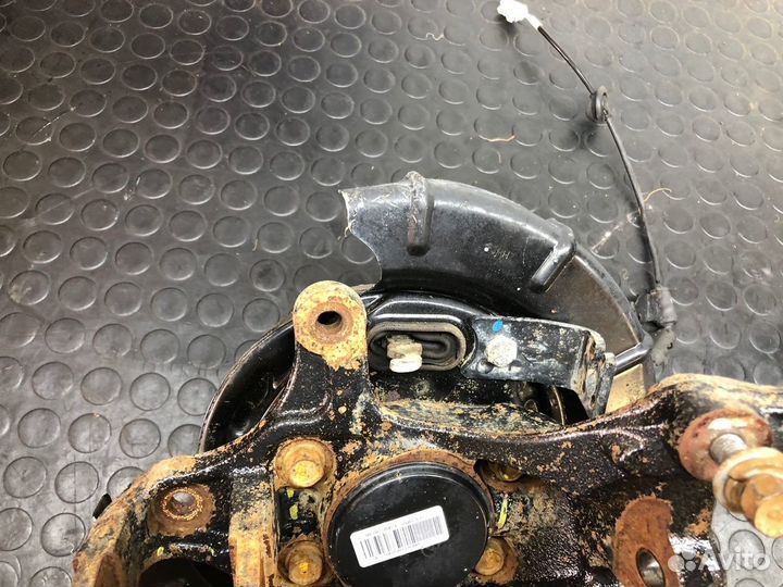 Кулак задний левый на hyundai ix35