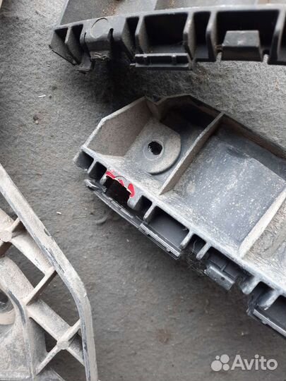 Кронштейн крепления заднего бампера VW Polo