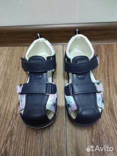 Сандалии новые 28