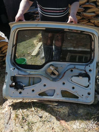 Задняя дверь