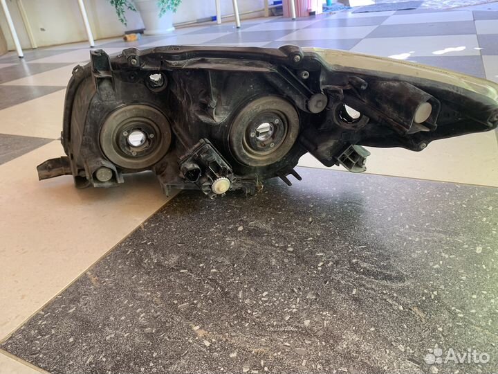 Фары на кароллу