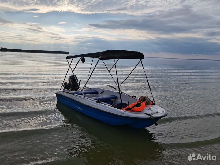Лодка с мотором
