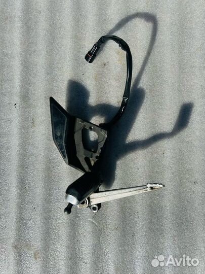 Yamaha FJR 1300 18 правый водительский кронштейн