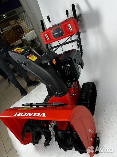 Гусеничный Снегоуборщик Honda HSS755LE